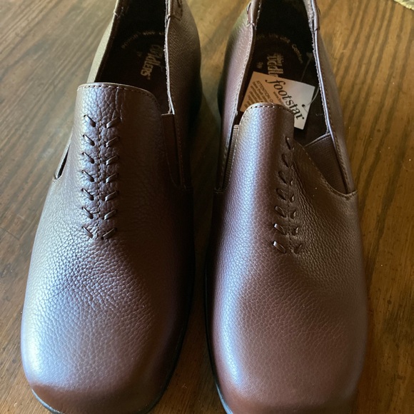 Woman’s brown size 9W cobbie cuddler brown leather slip ons new with tag no box - Picture 2 of 9